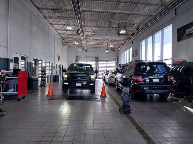 Photo of 2024 Diamond Black Crystal Pearlcoat Jeep Wagoneer