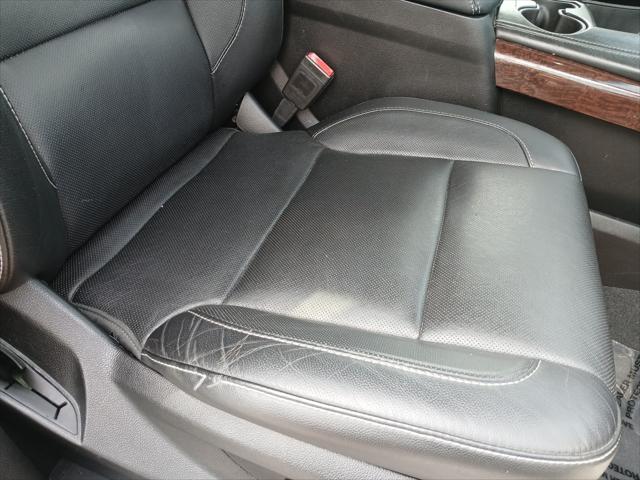 Photo of 2020 Summit White GMC Yukon