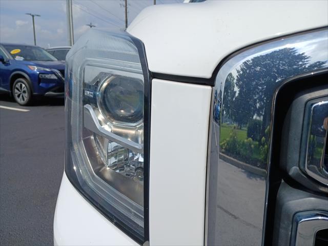 Photo of 2020 Summit White GMC Yukon