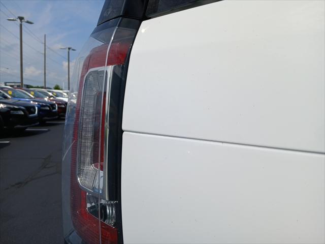 Photo of 2020 Summit White GMC Yukon