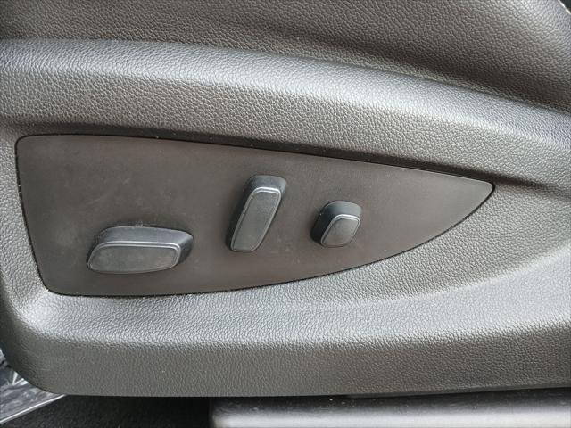 Photo of 2020 Summit White GMC Yukon
