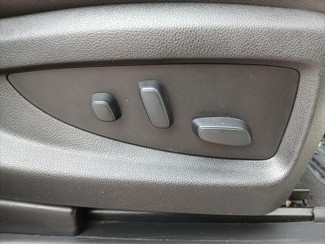 Photo of 2020 Summit White GMC Yukon