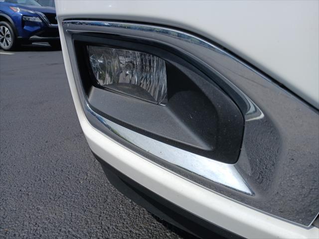 Photo of 2020 Summit White GMC Yukon