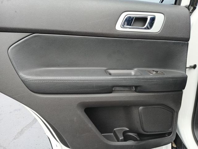 Photo of 2014 White Platinum Clearcoat Metallic Ford Explorer