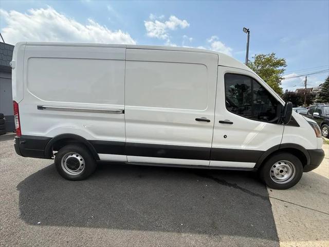 Photo of 2019 Oxford White Ford Transit-250