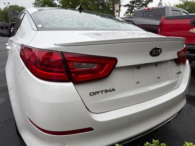 Photo of 2015 White Kia Optima