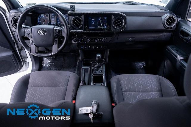 Photo of 2018 Super White Toyota Tacoma