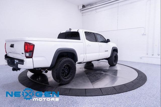 Photo of 2018 Super White Toyota Tacoma