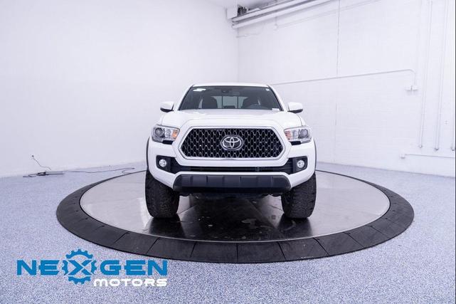 Photo of 2018 Super White Toyota Tacoma