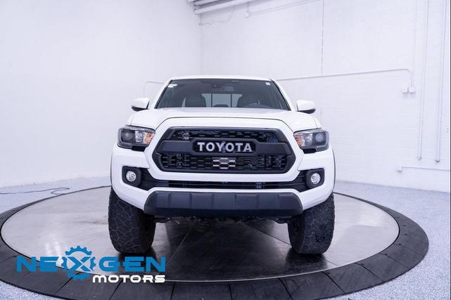 Photo of 2018 Super White Toyota Tacoma