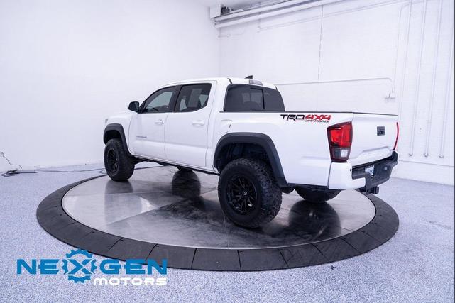 Photo of 2018 Super White Toyota Tacoma