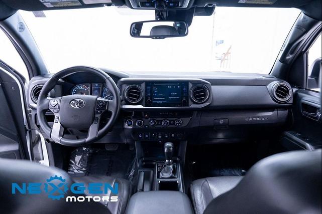 Photo of 2018 Super White Toyota Tacoma