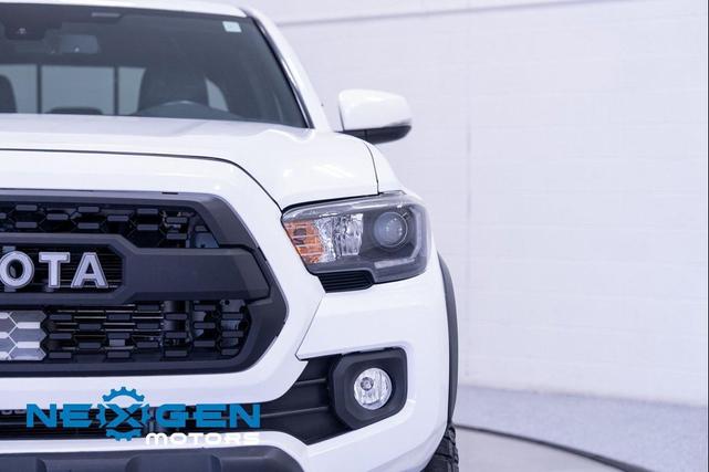 Photo of 2018 Super White Toyota Tacoma