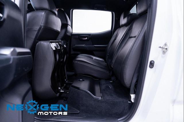 Photo of 2018 Super White Toyota Tacoma