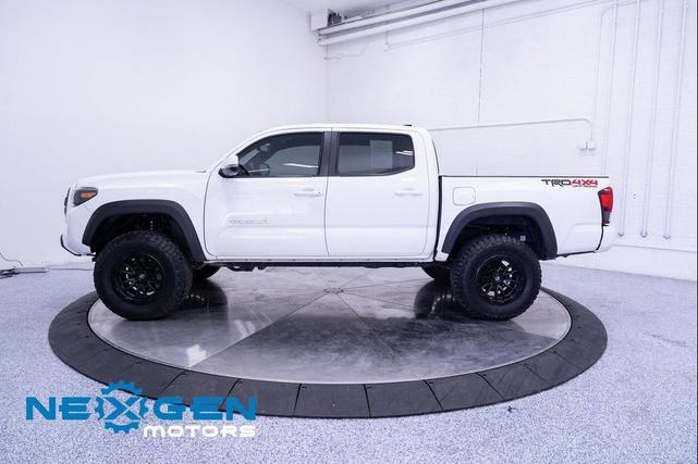 Photo of 2018 Super White Toyota Tacoma