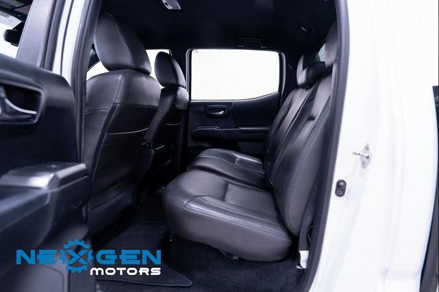 Photo of 2018 Super White Toyota Tacoma