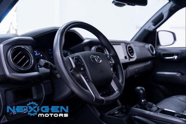 Photo of 2018 Super White Toyota Tacoma