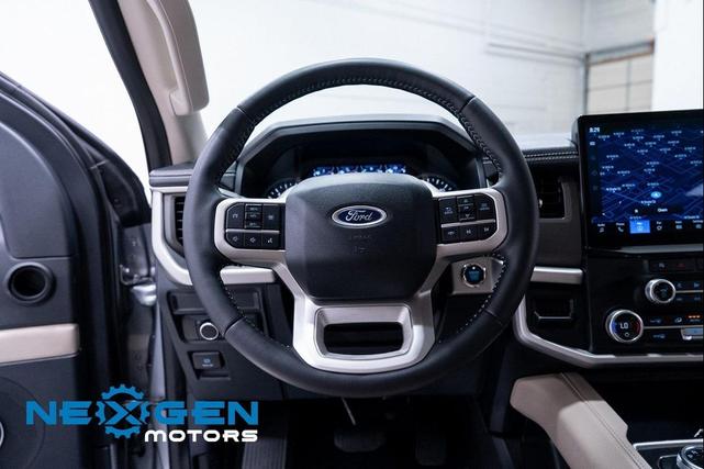 Photo of 2024 Silver Metallic Ford Expedition