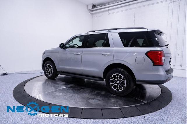 Photo of 2024 Silver Metallic Ford Expedition