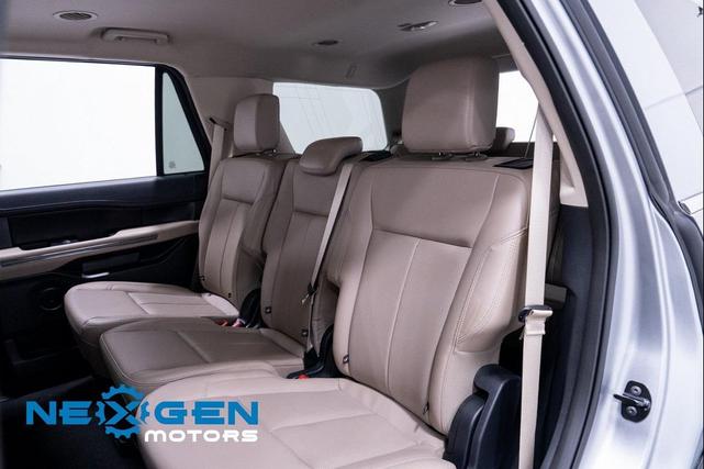 Photo of 2024 Silver Metallic Ford Expedition