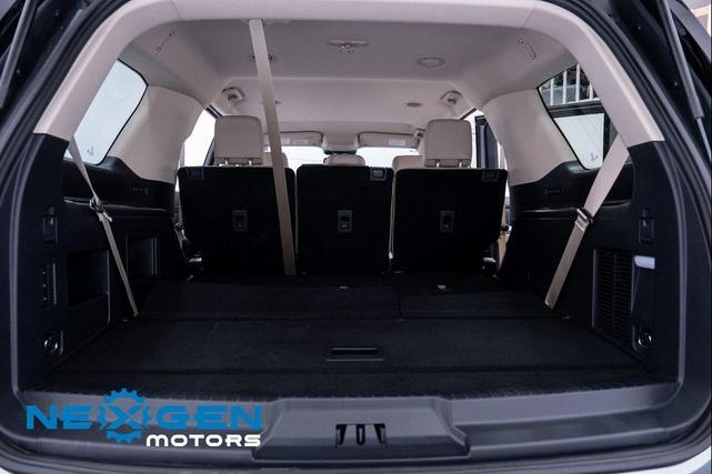 Photo of 2024 Silver Metallic Ford Expedition