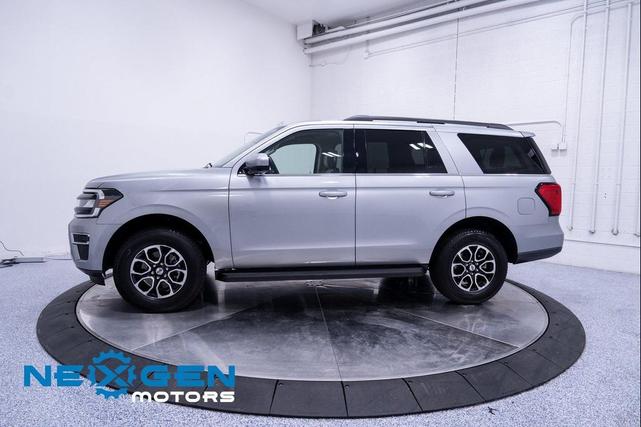 Photo of 2024 Silver Metallic Ford Expedition