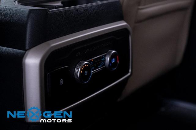 Photo of 2024 Silver Metallic Ford Expedition