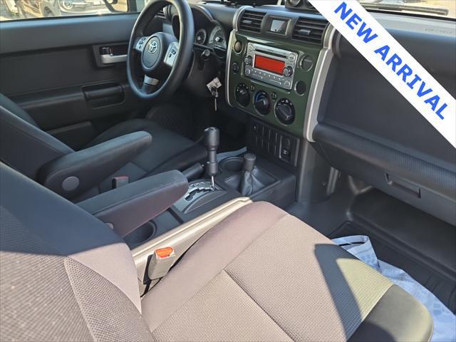 Photo of 2014 Army Green Toyota FJ Cruiser