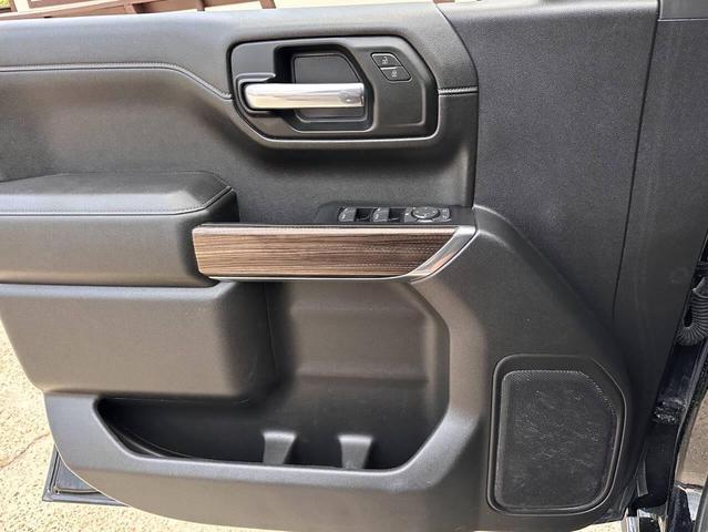 Photo of 2022 Black Chevrolet Silverado 1500