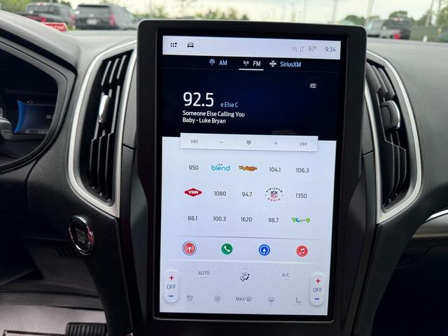 Photo of 2022 Star White Metallic Tri-Coat Ford Edge