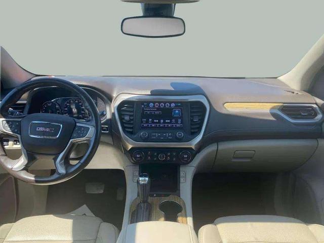 Photo of 2017 White Frost Tricoat GMC Acadia