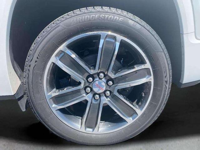 Photo of 2017 White Frost Tricoat GMC Acadia