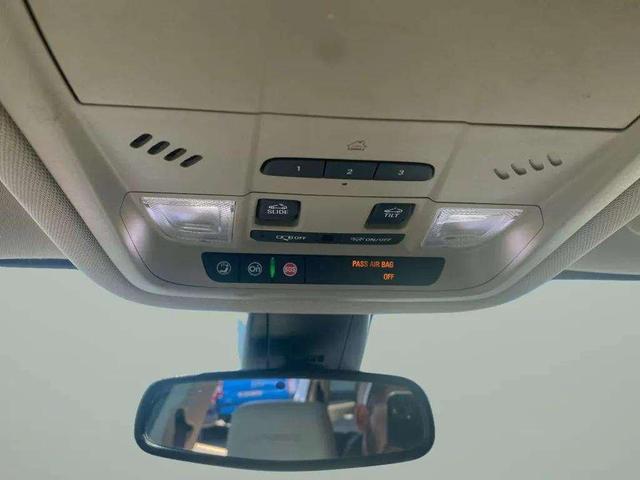 Photo of 2017 White Frost Tricoat GMC Acadia