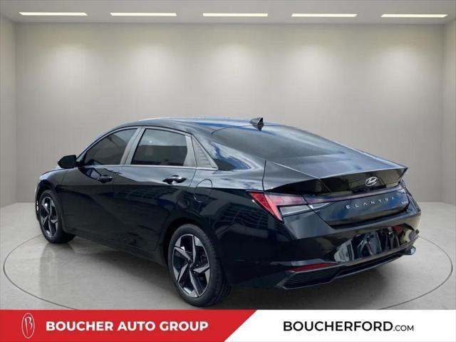 Photo of 2022 Phantom Black Hyundai ELANTRA