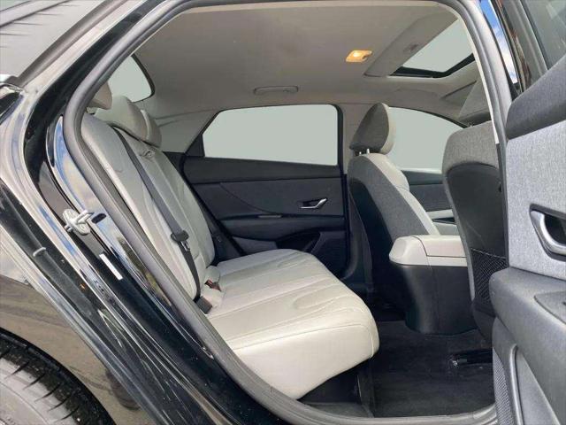 Photo of 2022 Phantom Black Hyundai ELANTRA