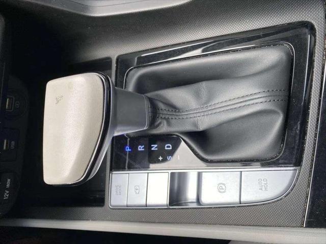 Photo of 2022 Phantom Black Hyundai ELANTRA