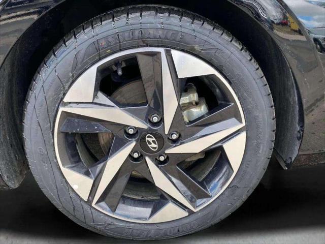 Photo of 2022 Phantom Black Hyundai ELANTRA