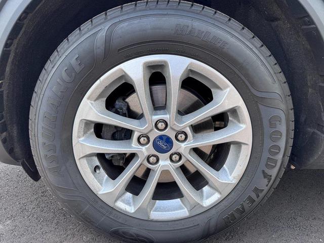Photo of 2022 Agate Black Metallic Ford Escape