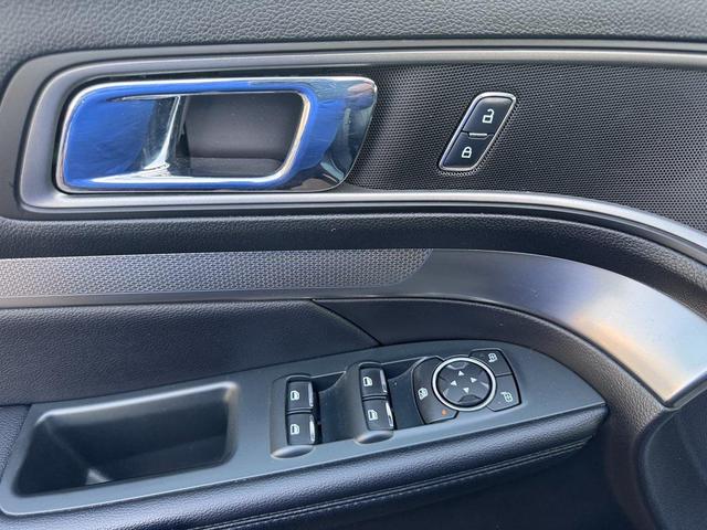 Photo of 2018 MAGNETIC METALLIC Ford Explorer