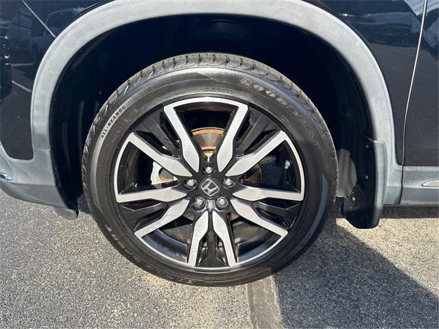 Photo of 2019 Crystal Black Pearl Honda Pilot