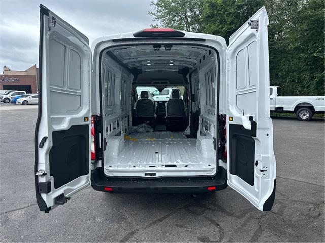 Photo of 2025 Oxford White Ford Transit-250