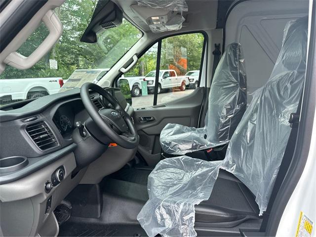 Photo of 2025 Oxford White Ford Transit-250