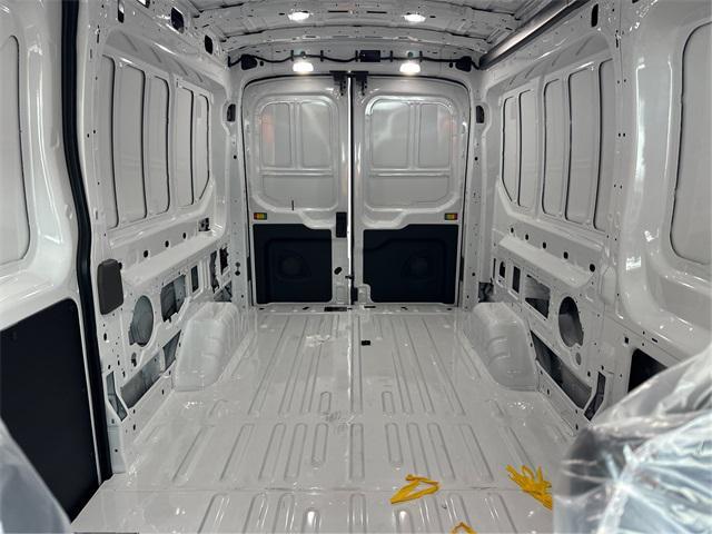 Photo of 2025 Oxford White Ford Transit-250