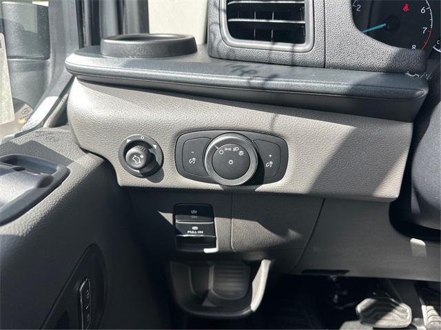 Photo of 2025 Oxford White Ford Transit-250