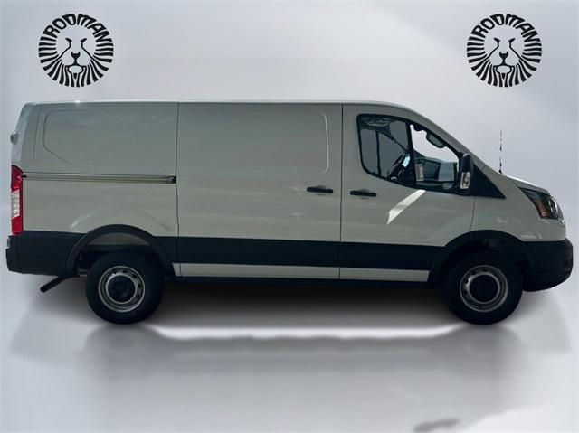 Photo of 2025 Oxford White Ford Transit-250