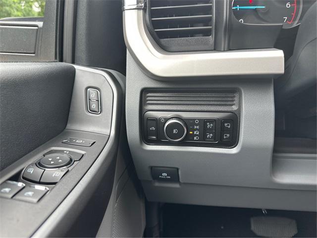 Photo of 2025 Agate Black Metallic Ford F-350