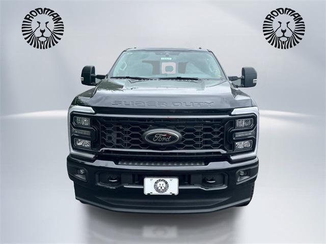 Photo of 2025 Agate Black Metallic Ford F-350