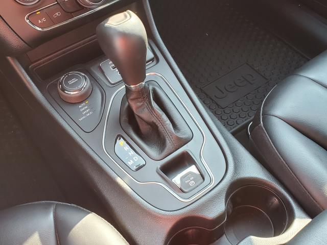 Photo of 2022 Bright White Clearcoat Jeep Cherokee