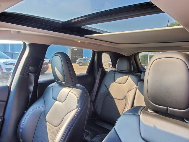 Photo of 2022 Bright White Clearcoat Jeep Cherokee