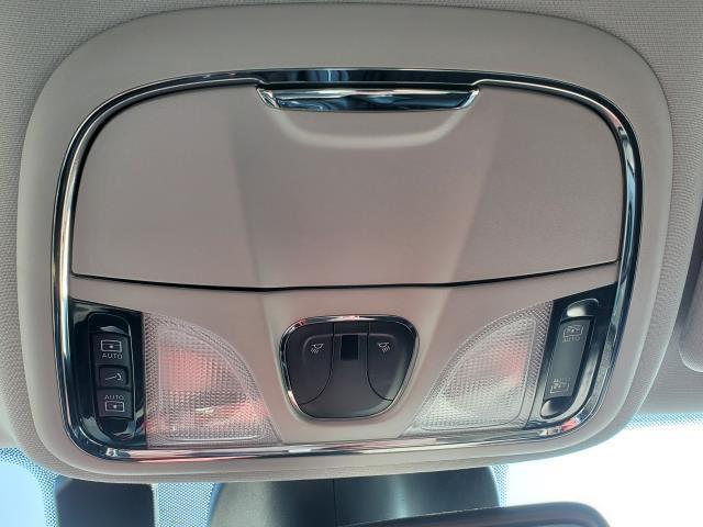 Photo of 2022 Bright White Clearcoat Jeep Cherokee